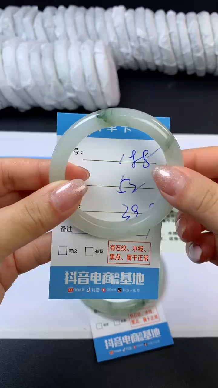 【闪购商品】石英质玉未镶嵌手镯G188