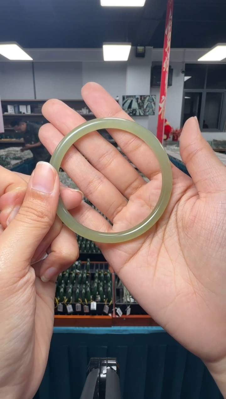 【闪购商品】和田玉手镯未镶嵌和田玉手镯58