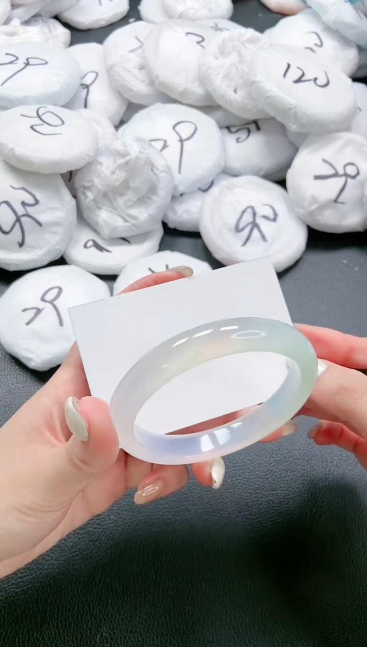 【闪购商品】石英质玉手镯未镶嵌 22L102-60