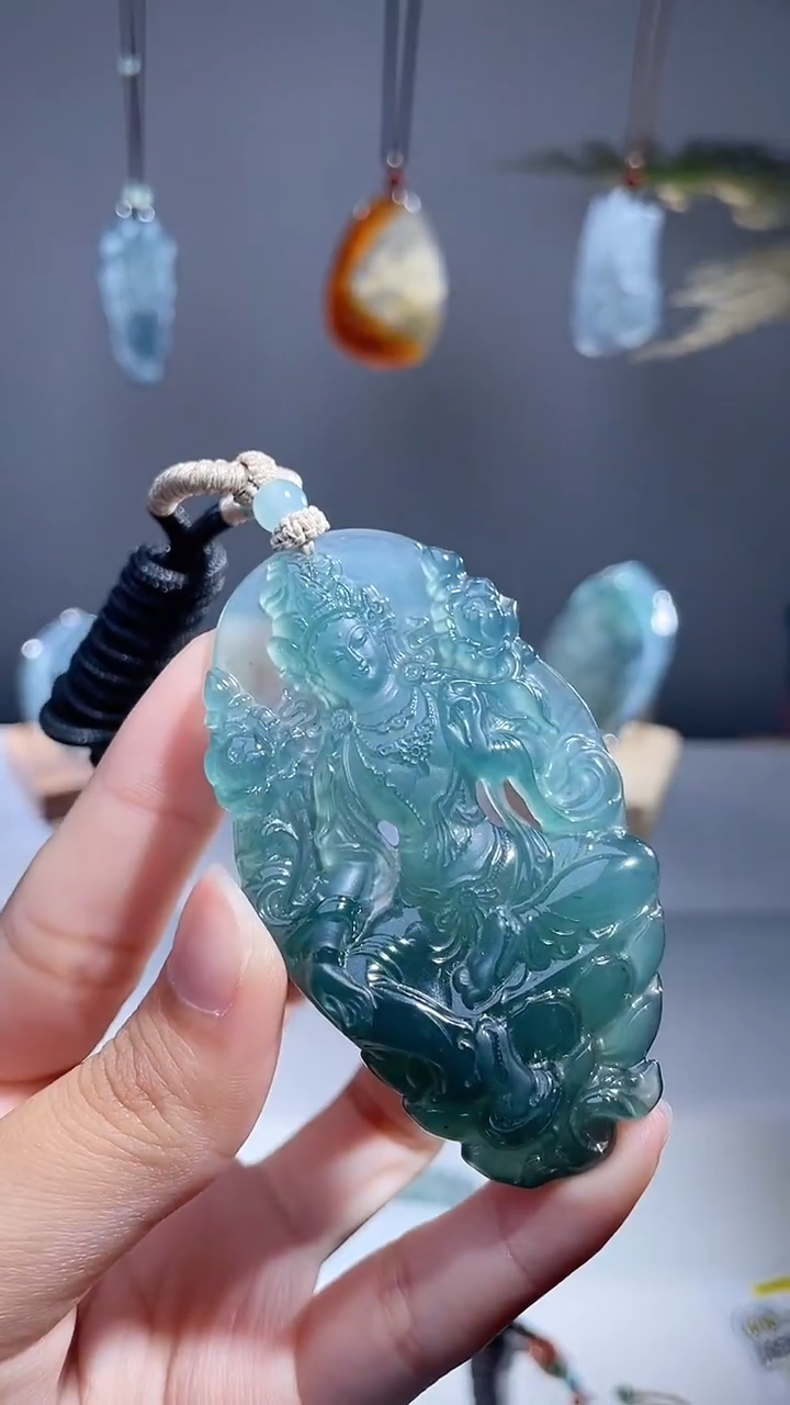 颈饰未镶嵌翡翠度母