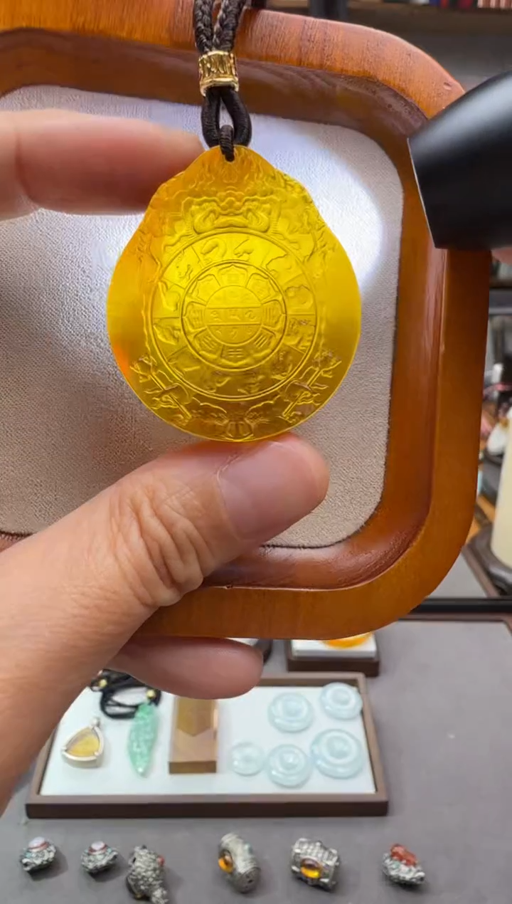 未镶嵌颈饰琥珀九宫八卦吊坠