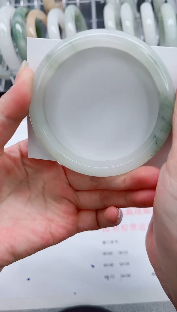 【闪购商品】石英质玉手镯合金A357-63