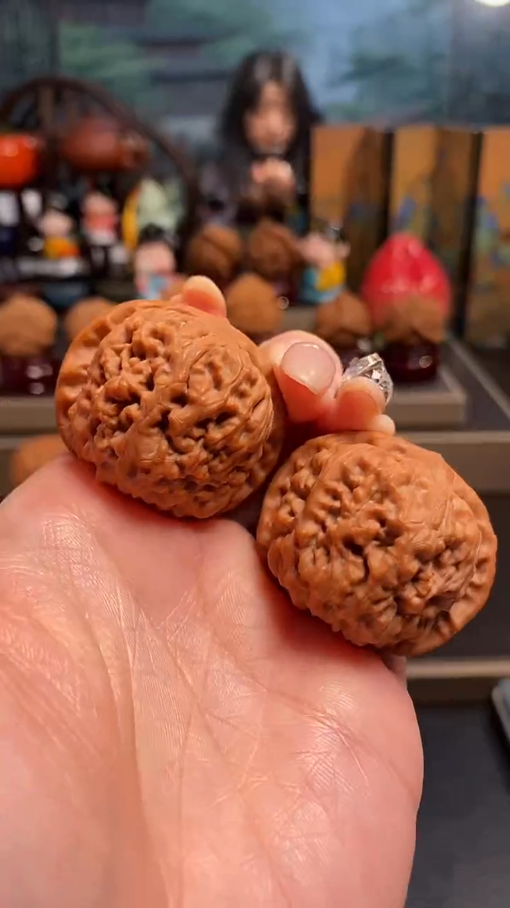 【闪购商品】文玩核桃把件H 892龙墩39尺