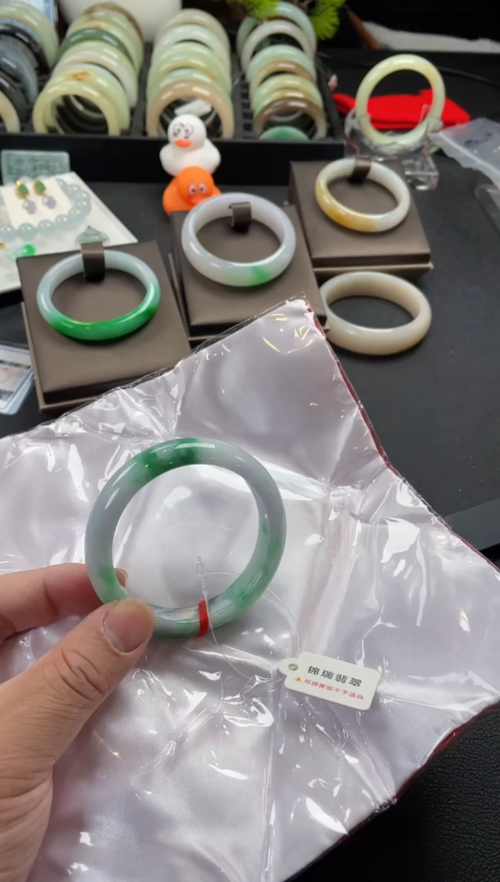 【闪购商品】翡翠手镯未镶嵌手镯