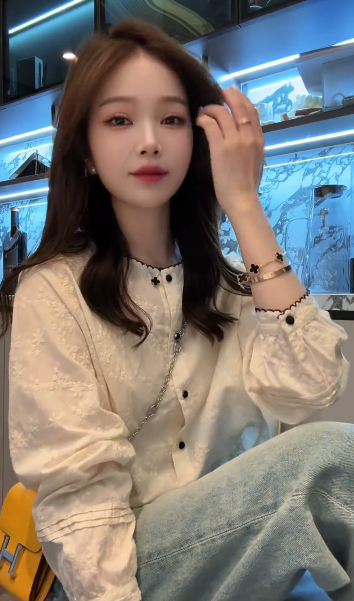 刺绣常规款长袖圆领纽扣法式衬衫洋气宽松气质上衣秋季春季