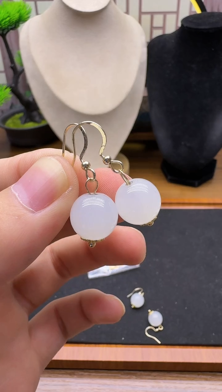 14K金镶嵌和田玉耳饰E118          