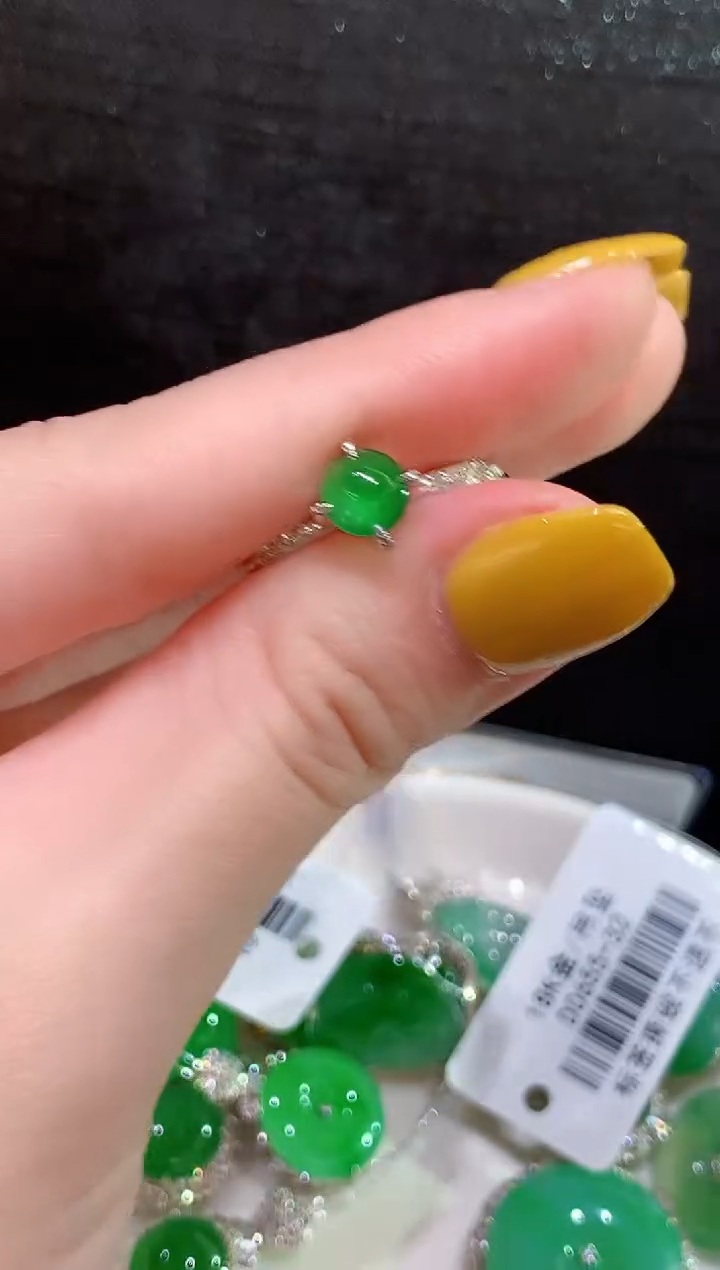 18K金镶嵌戒指翡翠L2122多样性发其一