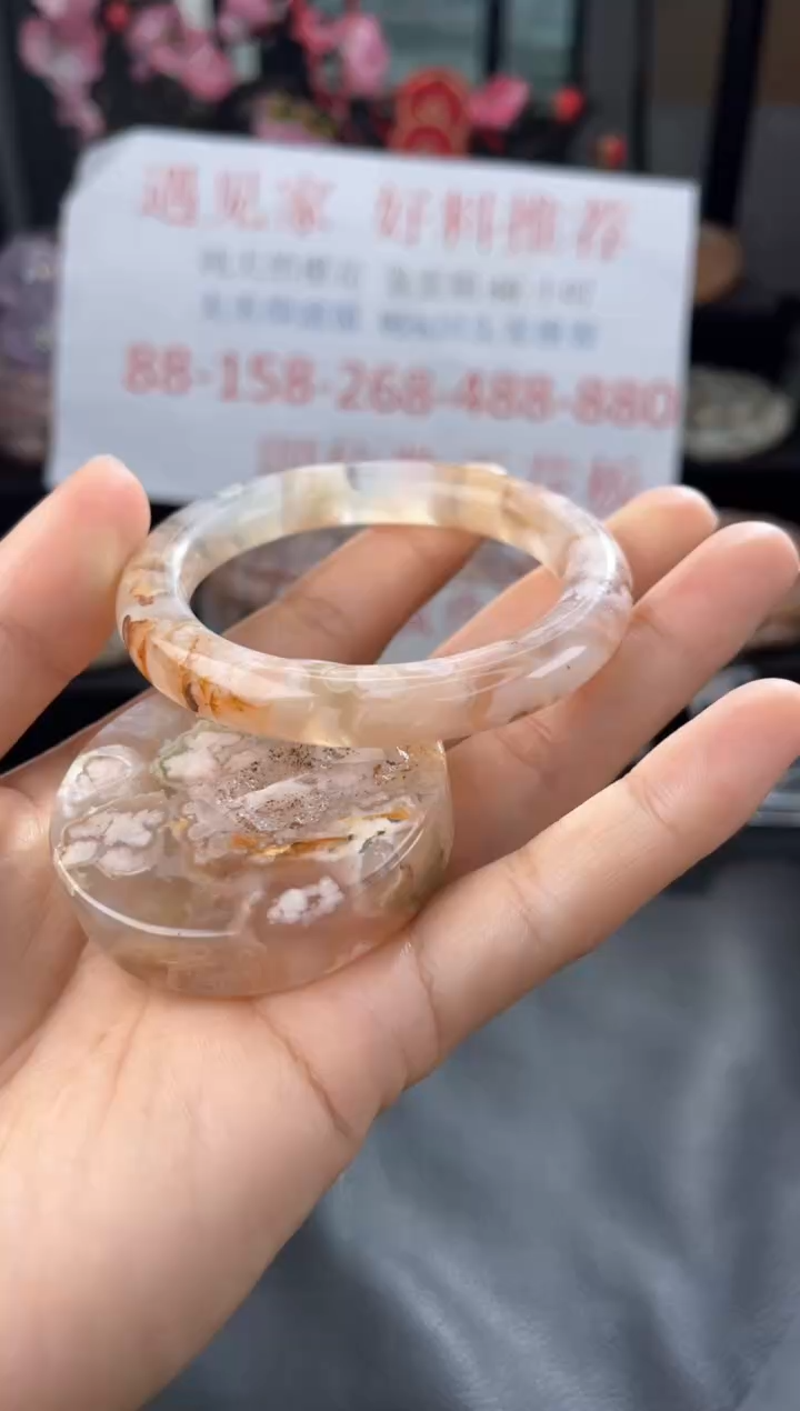【闪购商品】石英质玉手镯未镶嵌52