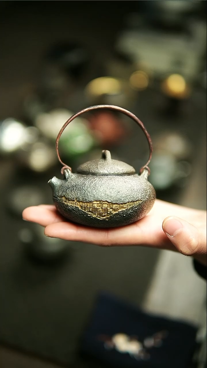 【闪购商品】潘正老紫泥提梁小壶