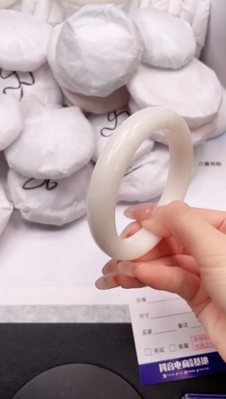 【闪购商品】和田玉手镯未镶嵌15K157-62