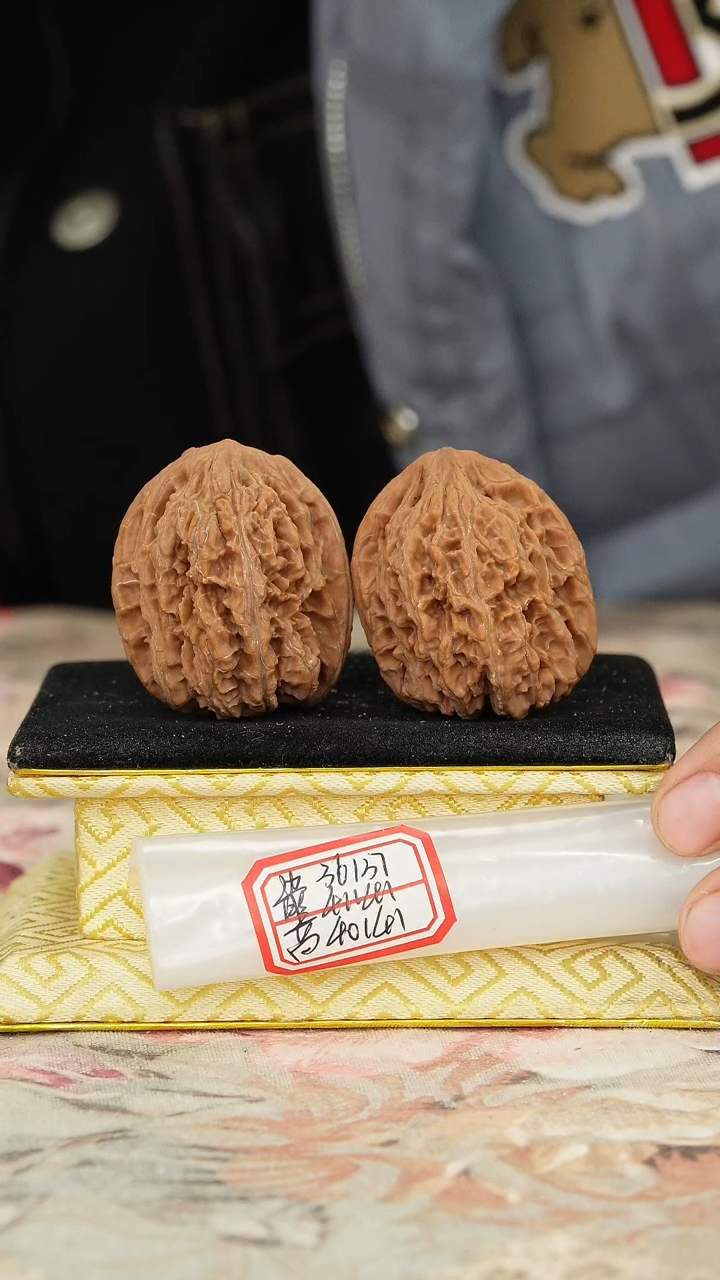 【闪购商品】文玩核桃把件龙纹将军榜