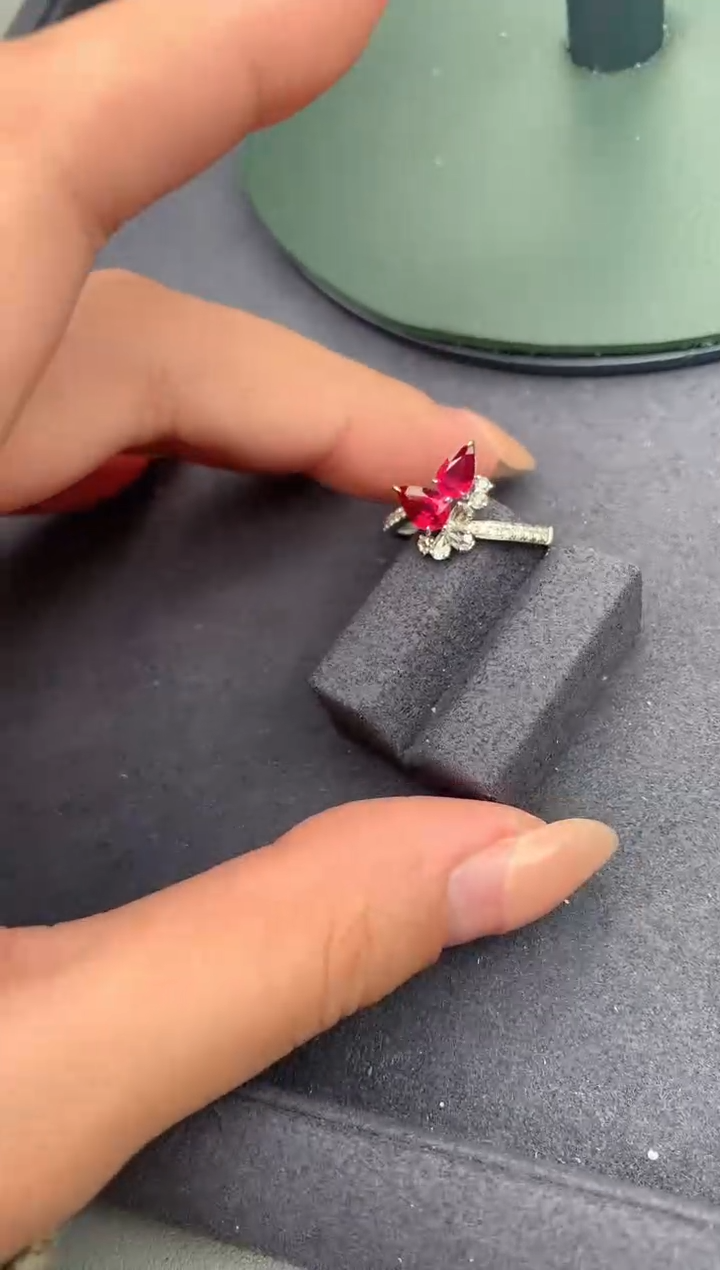 【闪购商品】红宝石耳饰18K金镶嵌1.2ct红宝石戒指