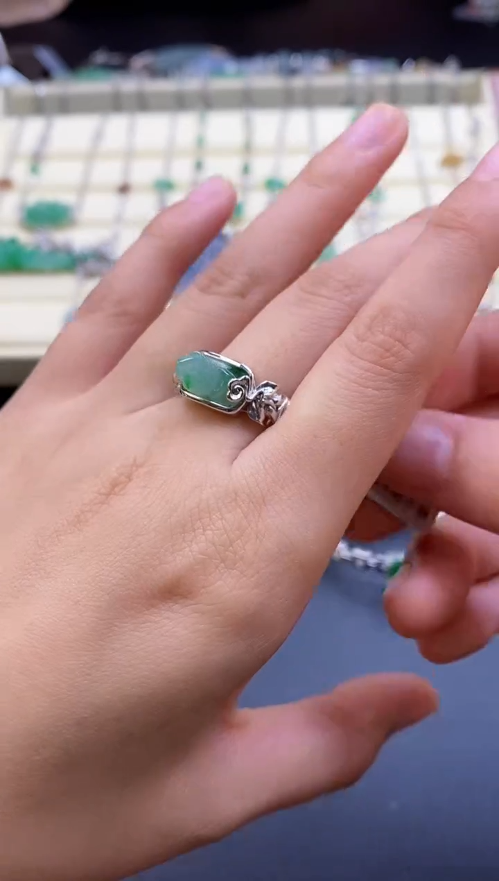 颈饰银S925镶嵌翡翠18769