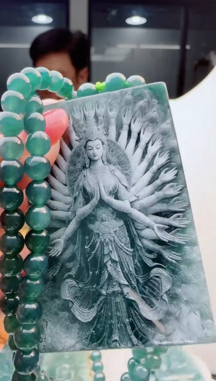 翡翠未镶嵌颈饰多样性发货其中一件