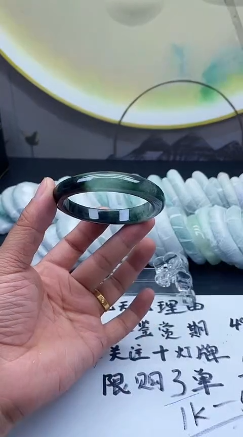 下单就是图片的手镯，放心冲！A490