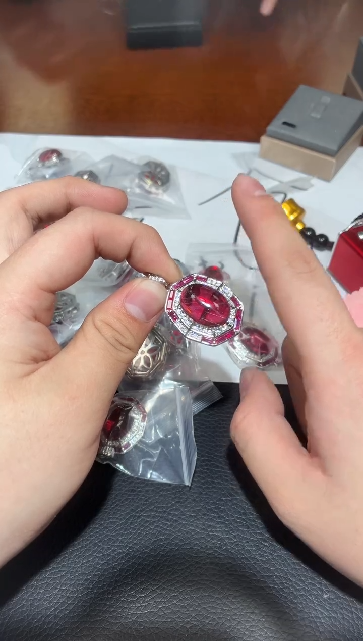 无合成立方氧化锆MM059