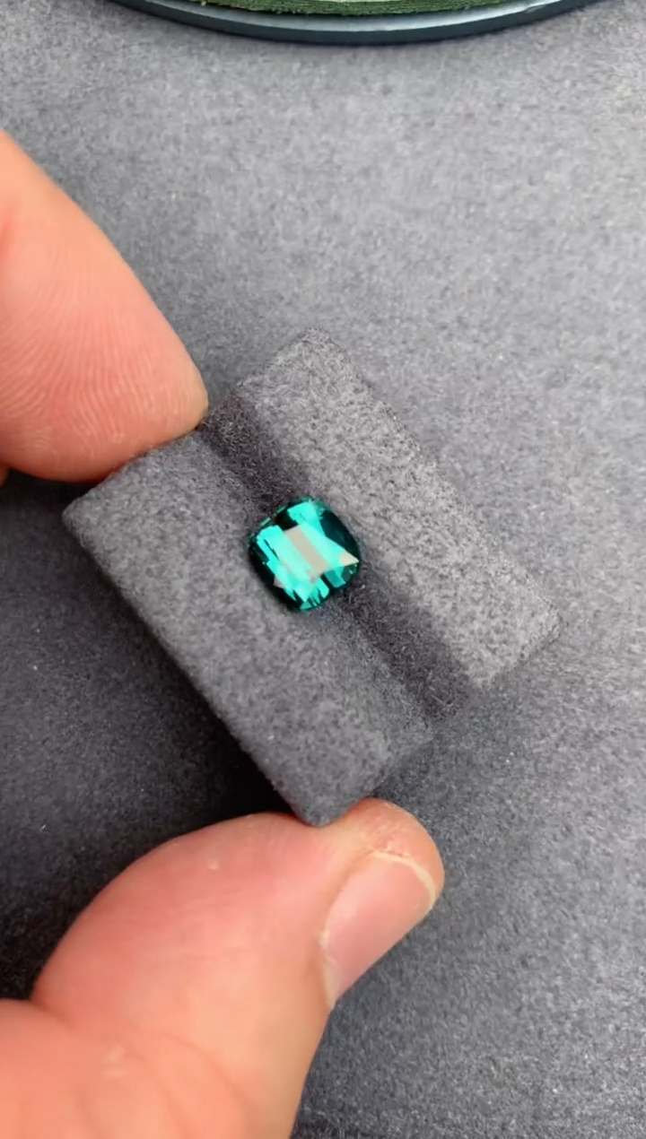 【闪购商品】碧玺裸石未镶嵌2.1ct拉贡碧玺