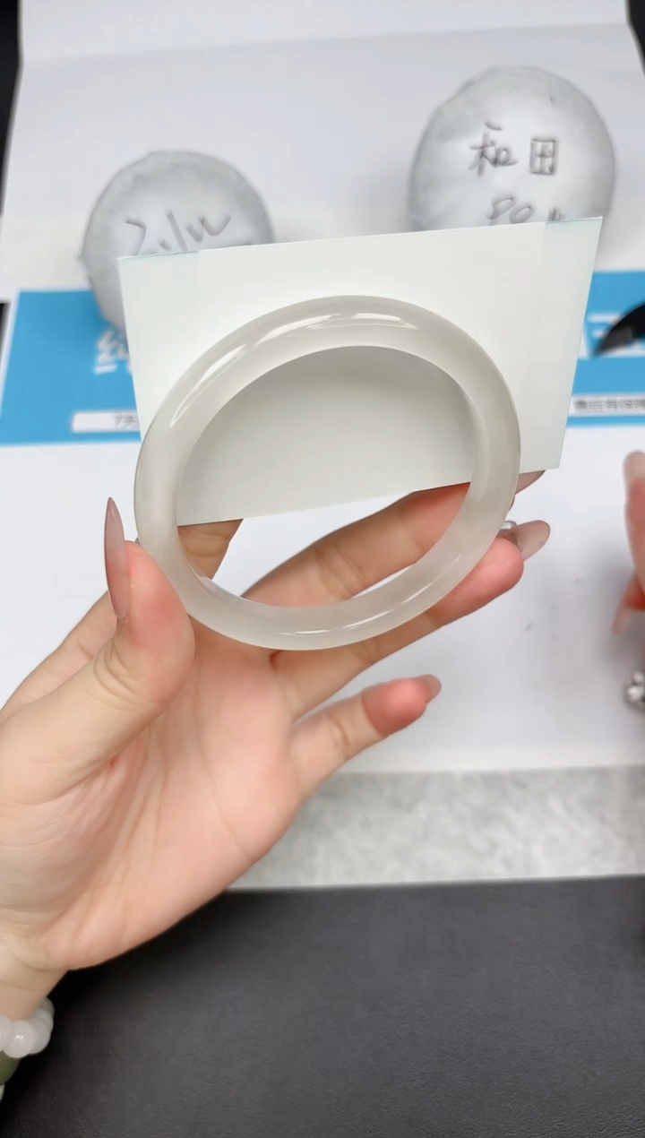 【闪购商品】石英质玉手镯未镶嵌120-62