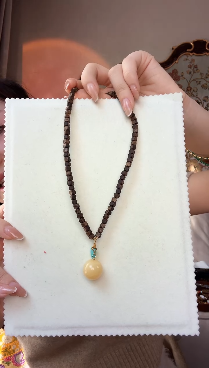 【闪购商品】沉香吊坠沉香蜜蜡球吊坠项链