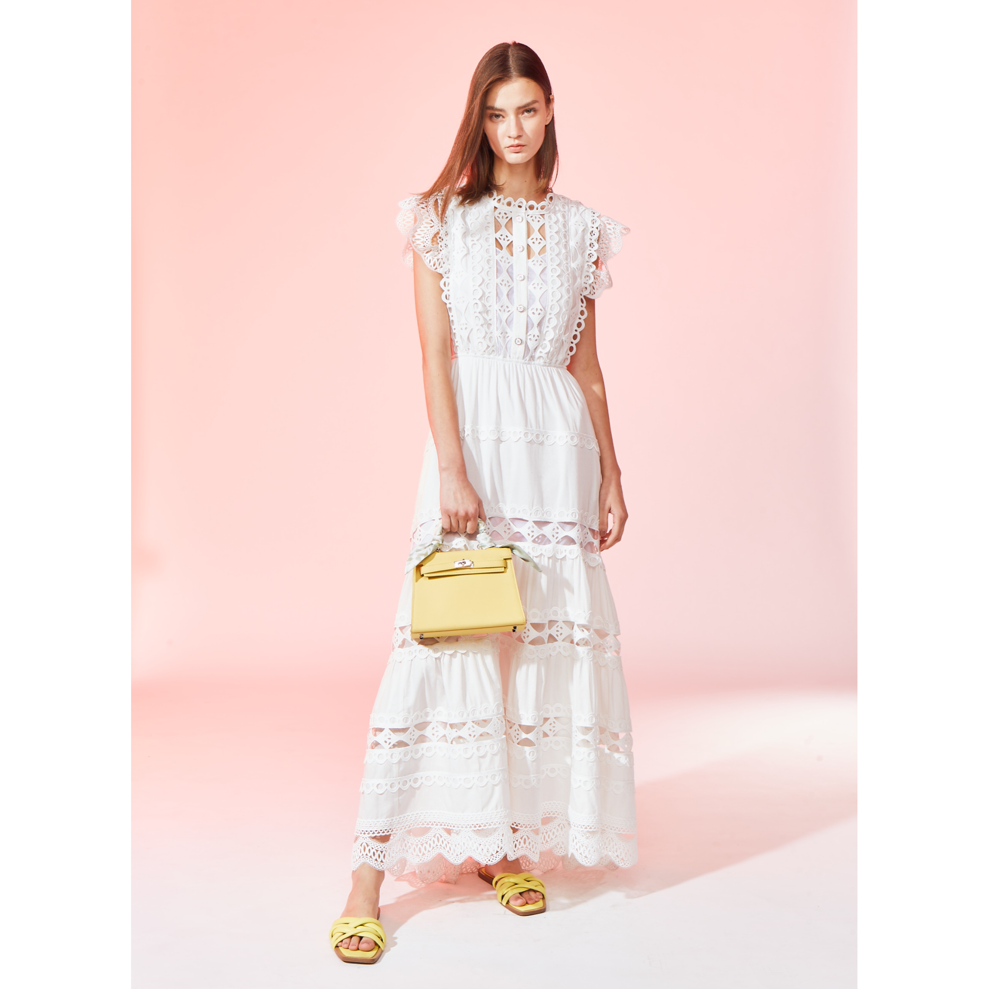 白色轻奢法式优雅蕾丝公主连衣裙泡泡袖时尚圆领设计师甜美长款