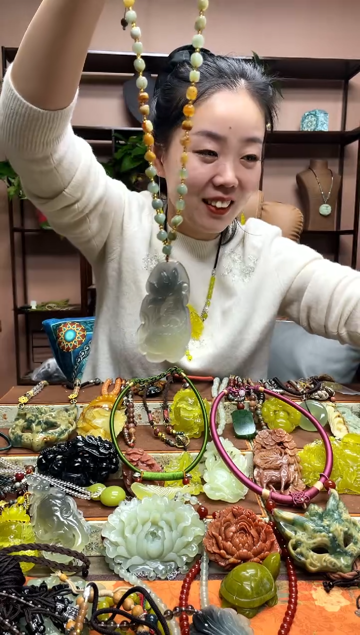 未镶嵌岫玉吊坠·