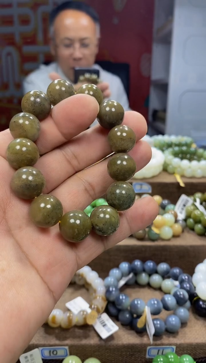 手链未镶嵌和田玉，