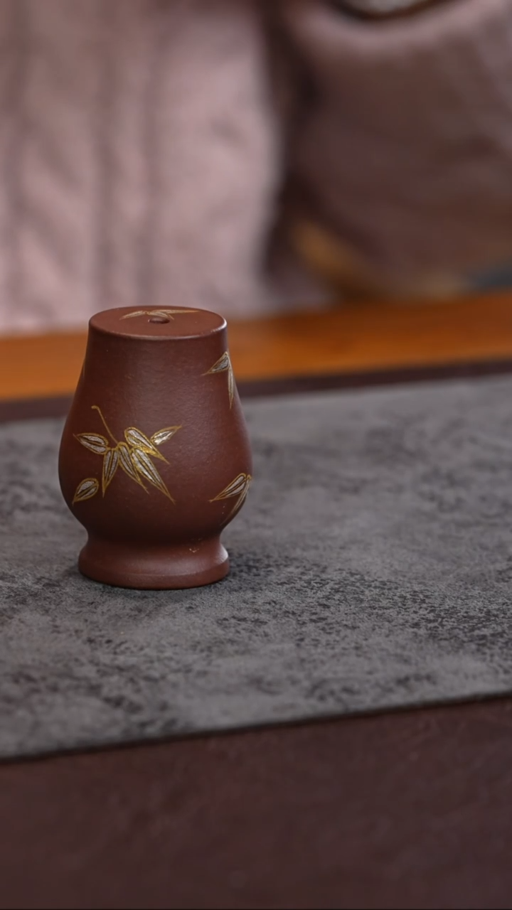 【闪购商品】紫砂茶杯描金银竹叶 盖置