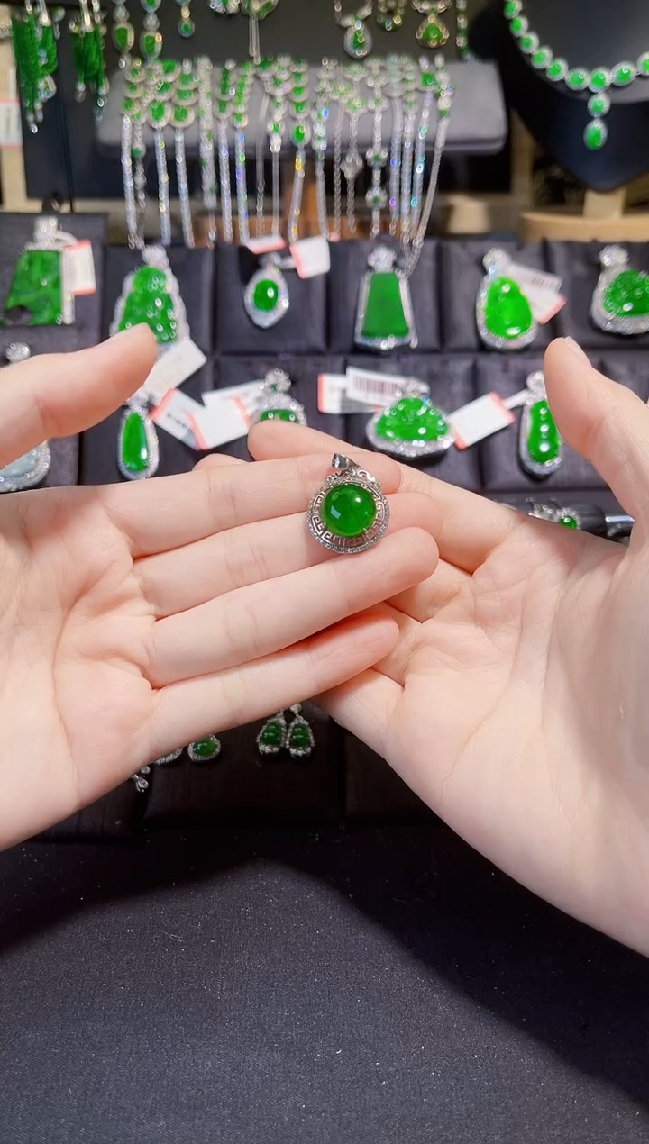 翡翠银S925镶嵌颈饰蛋面