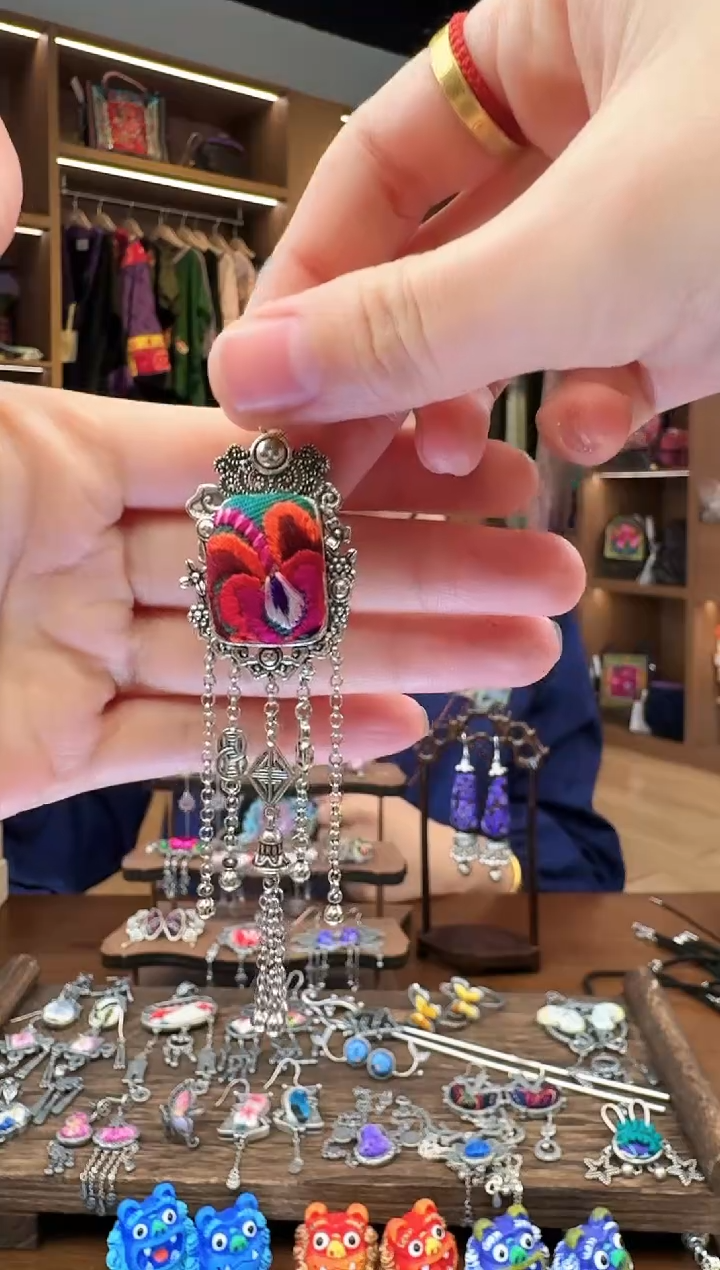 【闪购商品】织绣05黔东南苗族刺绣