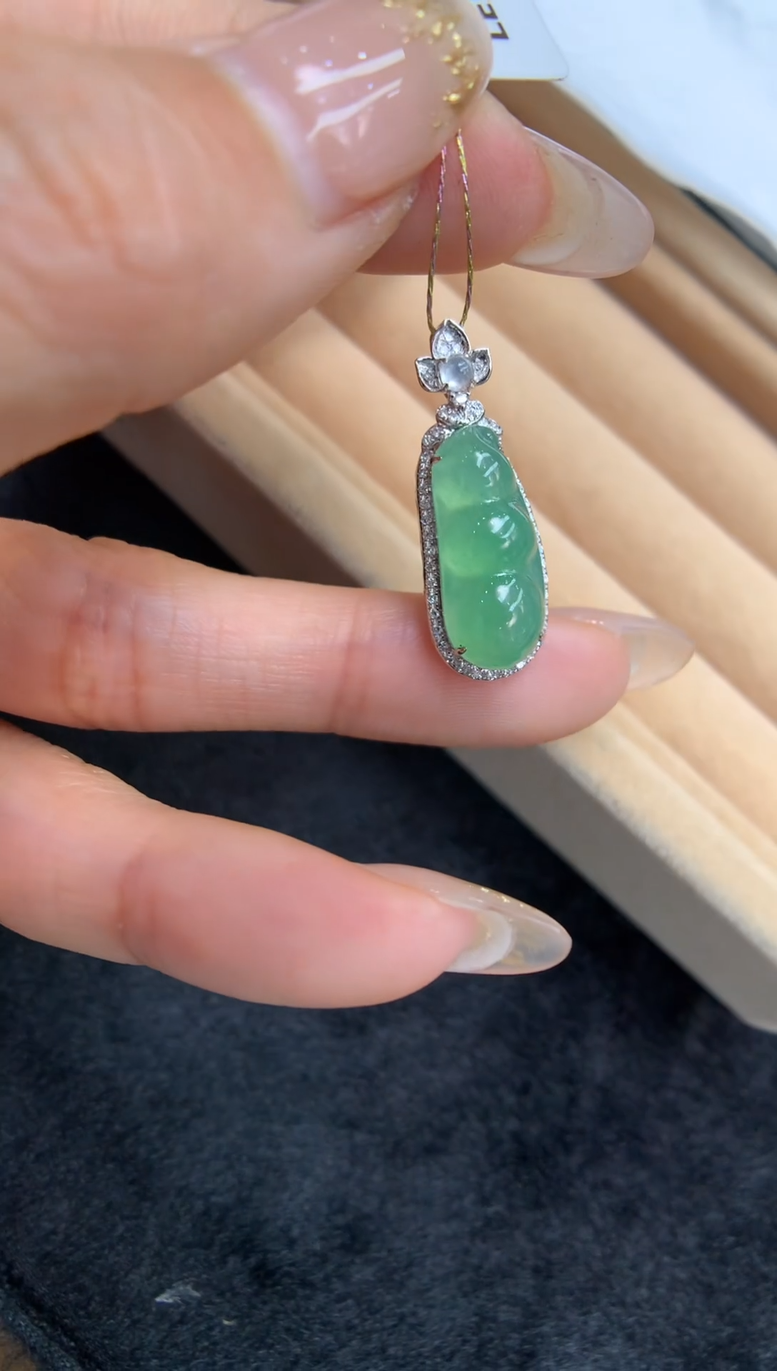 【闪购商品】翡翠颈饰18K金镶嵌福豆