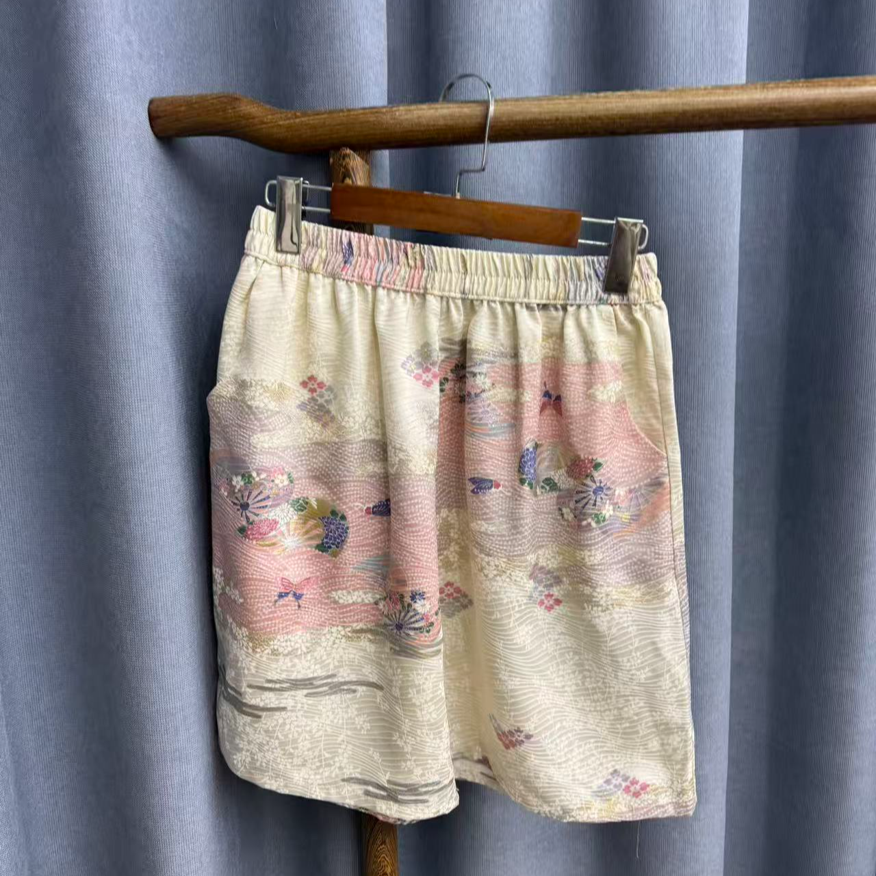 秋季新款简约百搭宽松桑蚕丝直筒短裤女Z447