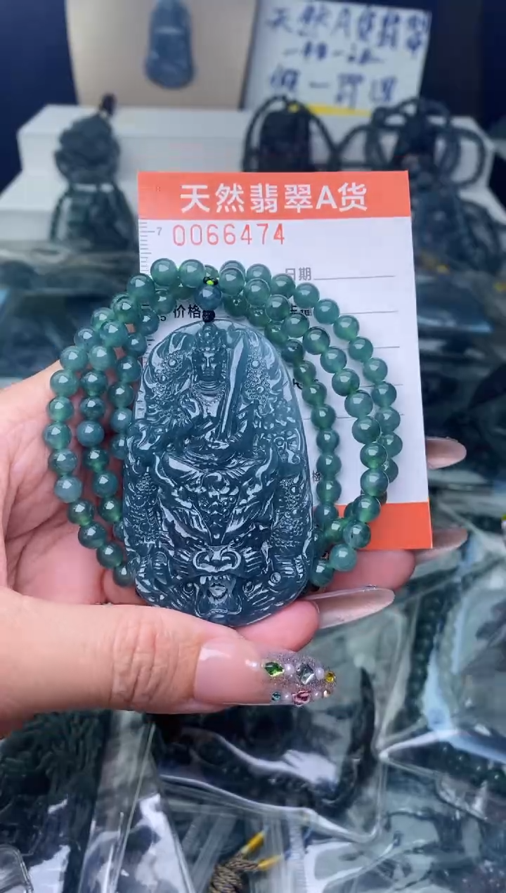 【闪购商品】翡翠颈饰未镶嵌··········