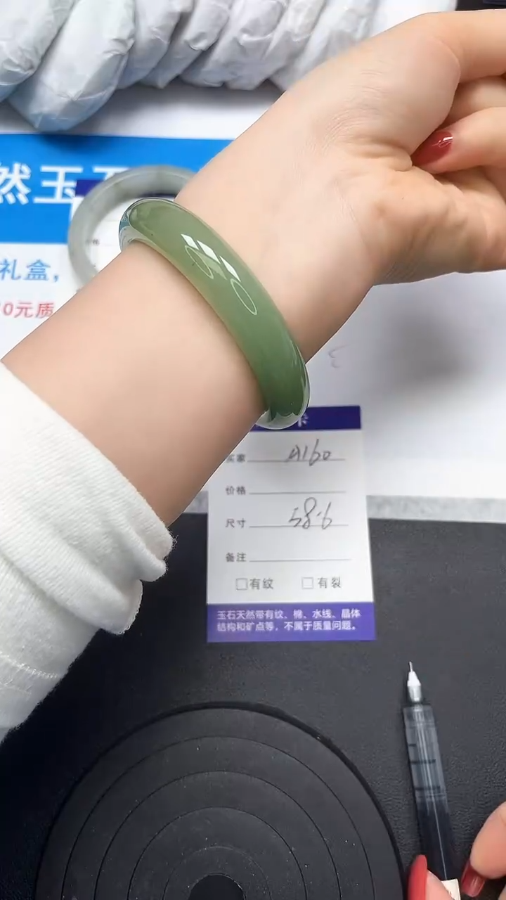 【闪购商品】石英质玉手镯未镶嵌160