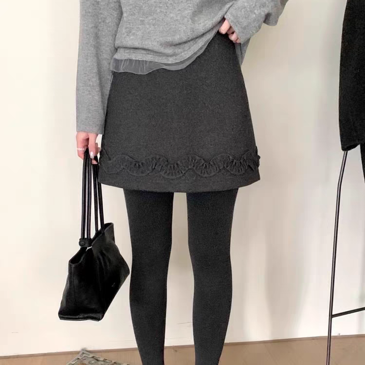 2025冬季新款灰色毛呢木耳边短裙