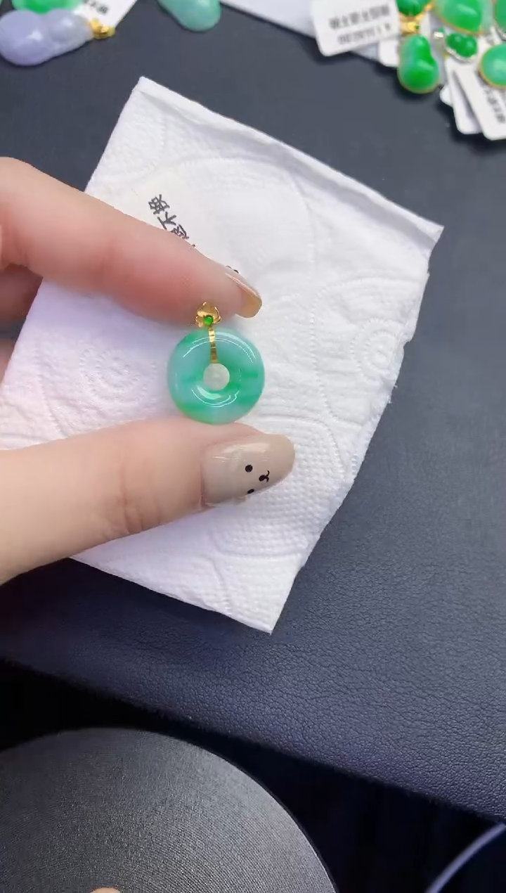 颈饰18K金镶嵌翡翠缅甸天然翡翠A货