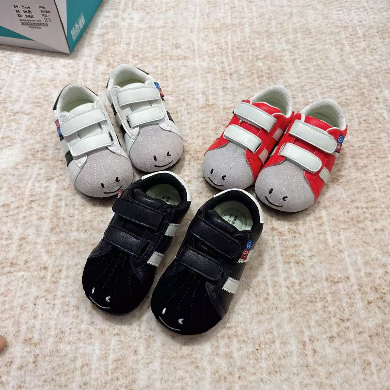 3058儿童时尚百搭三色皮面学步鞋