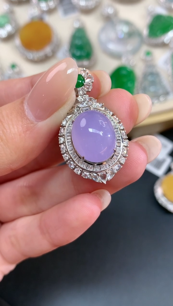 【闪购商品】翡翠吊坠(不含链)18K金镶嵌A666|59800