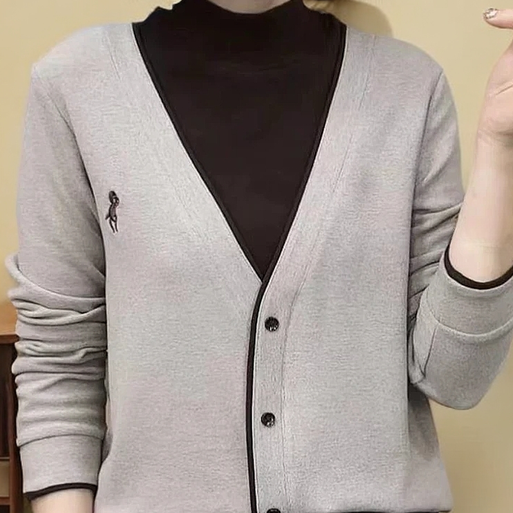 2025德绒长袖女秋冬新款假两件半高领刺绣上衣时尚减龄保暖打底衫