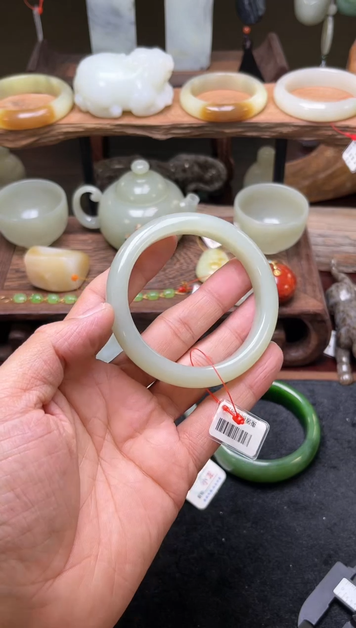 【闪购商品】和田玉手镯未镶嵌且末青白 59圈 31288