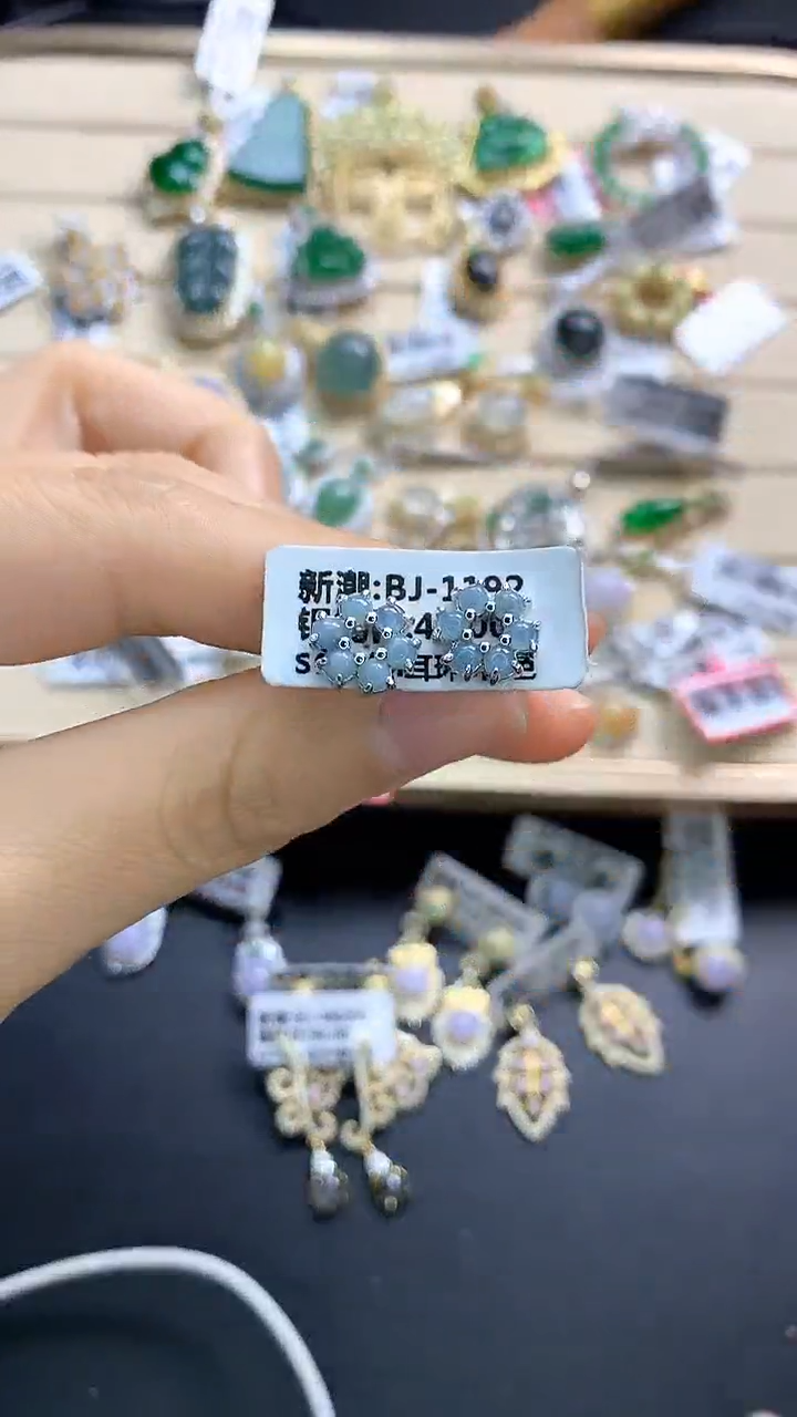 翡翠银S925镶嵌颈饰翡翠 银S925镶嵌 颈饰