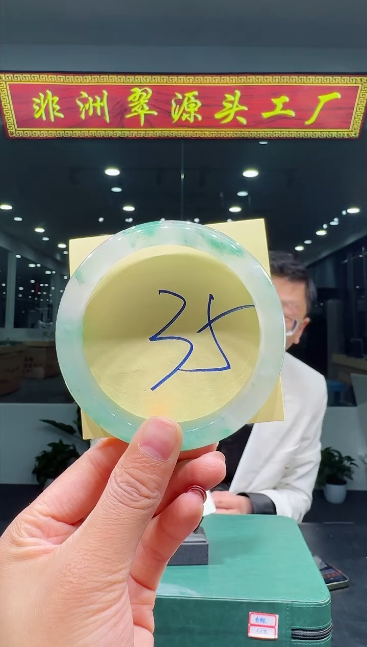 【闪购商品】石英质玉手镯未镶嵌天然A货 非洲翠 手镯（单品）