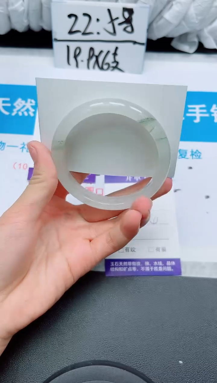 【闪购商品】石英质玉手镯未镶嵌80