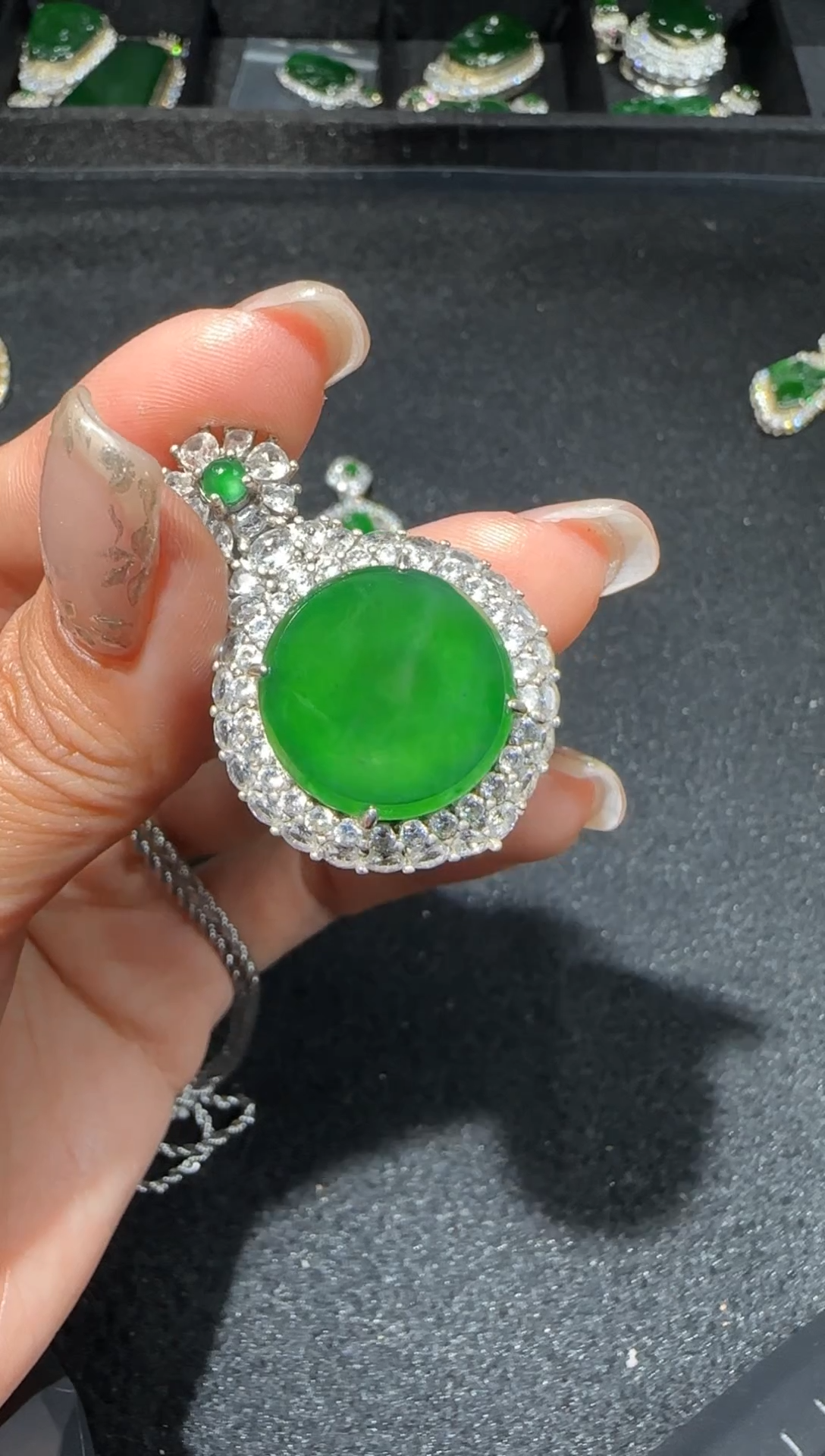 【闪购商品】翡翠吊坠(赠链)未镶嵌多样性发货拍一发一