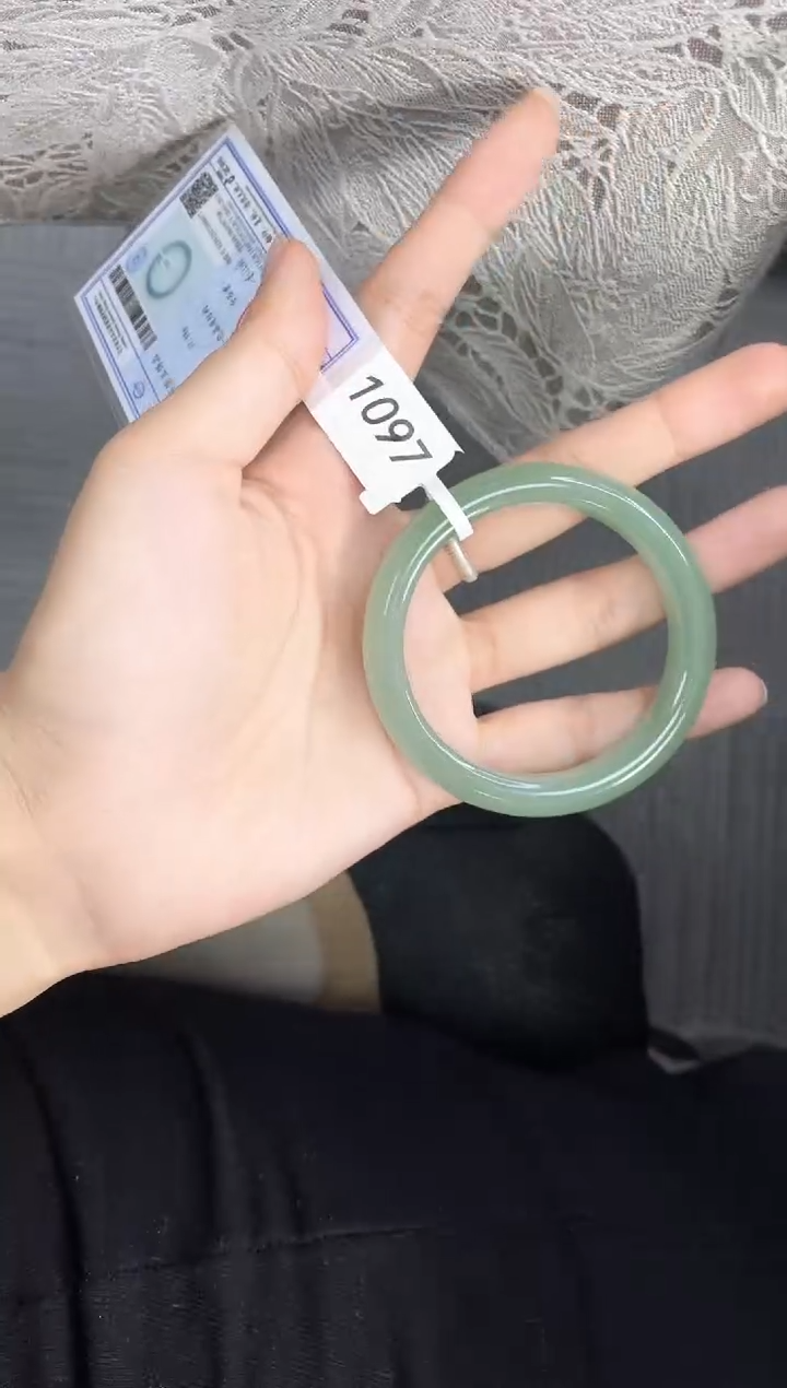 未镶嵌手镯石英质玉1097