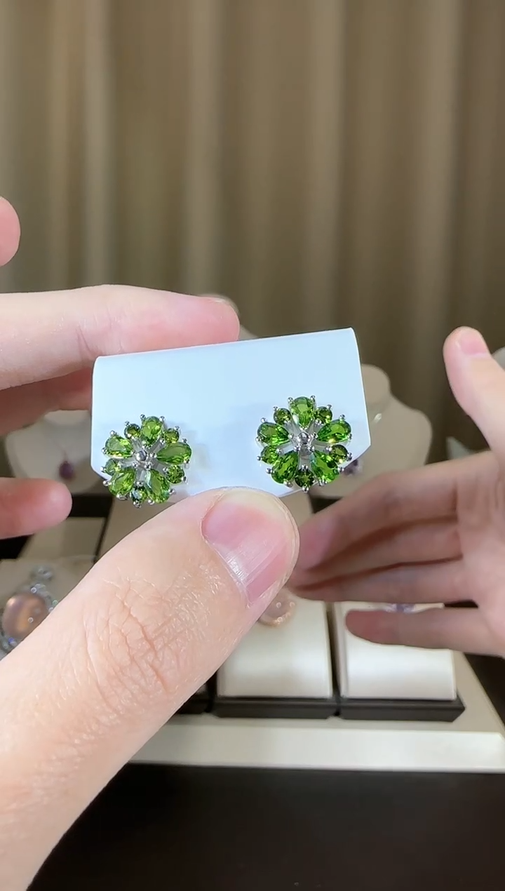 【闪购商品】透辉石耳钉银S925镶嵌设计款