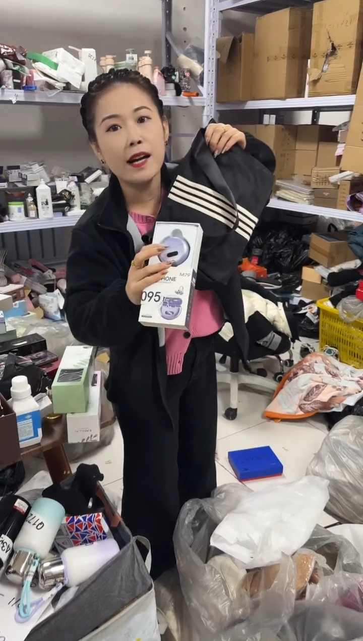 PU上车啦 宝宝们抓紧时间去下方链接拍吧紫色夹耳耳机