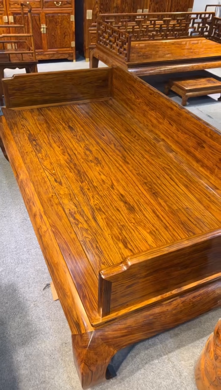 【闪购商品】花梨木类木雕罗汉床一个