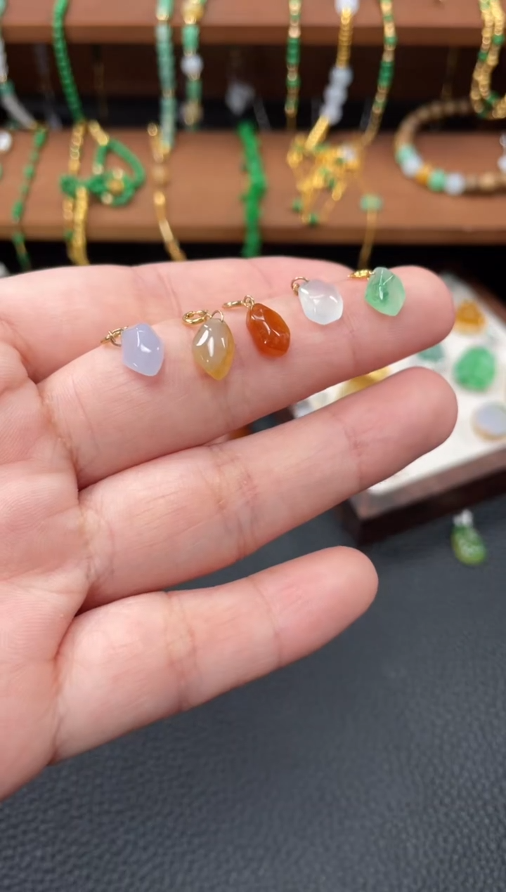 【闪购商品】翡翠吊坠(不含链)18K金镶嵌5个    P126