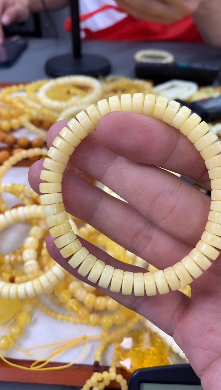 【闪购商品】琥珀裸石未镶嵌手串