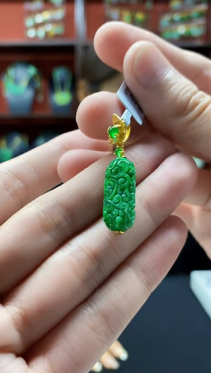 颈饰未镶嵌翡翠吊坠